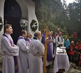 Svätá omša na symbolickom cintoríne pri Popradskom plese 2014